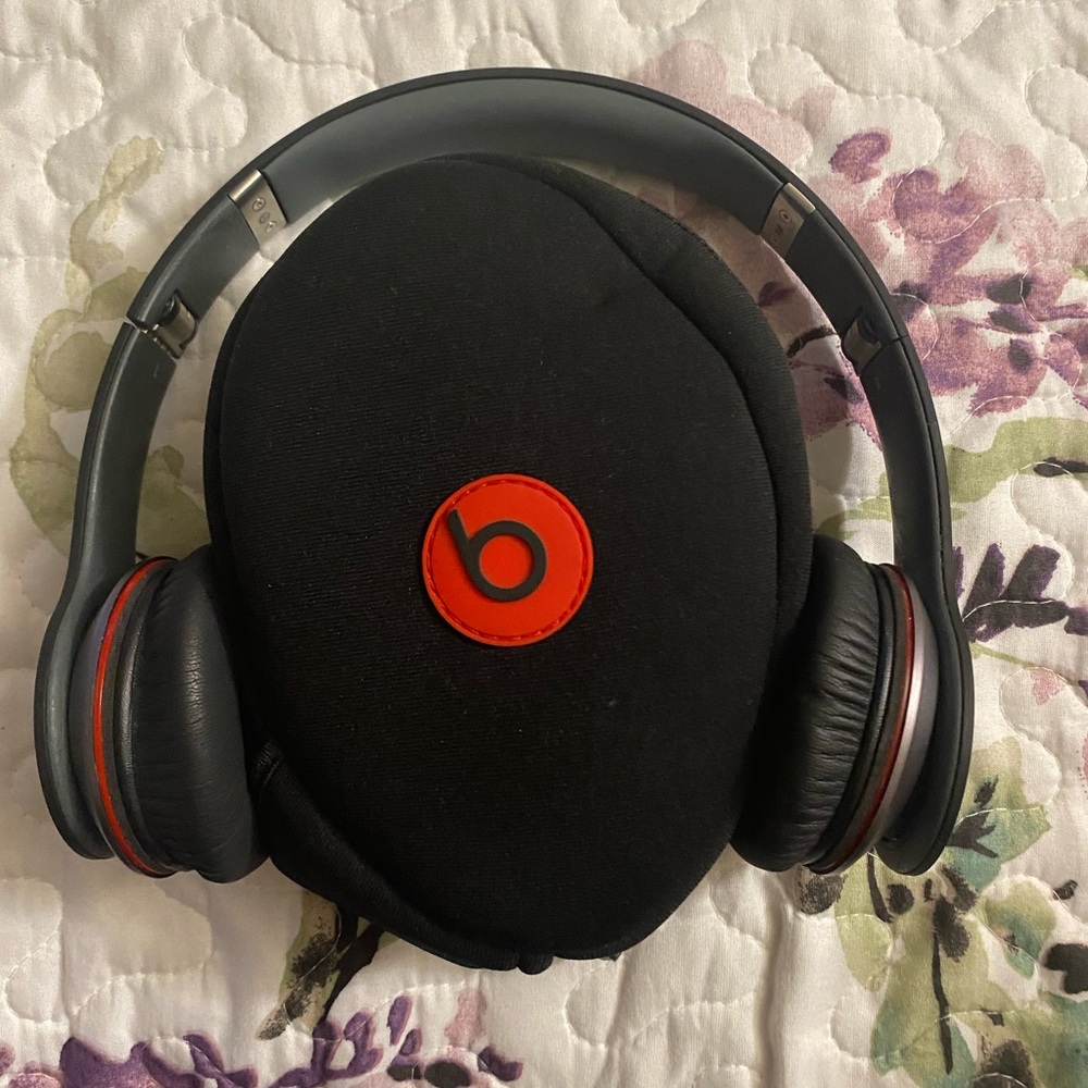 Black Beats Wired Headphones!